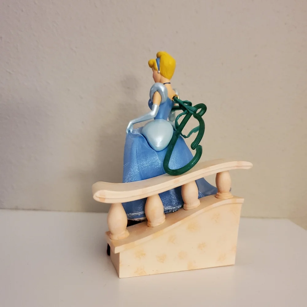 Hallmark Disney Cinderella 2007 Ornament - Picture 5 of 9